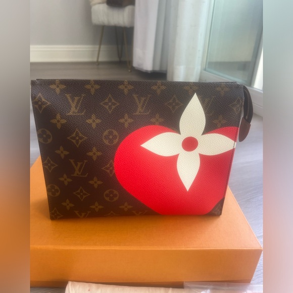 Louis Vuitton toiletry 26 Game on pouch - Picture 3 of 11